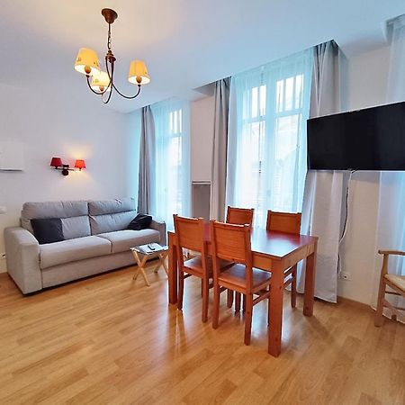 Ferienwohnung Il Etait Une Fois Luchon, T2, Centre Luchon, Wifi, Casier A Skis, Ascenseur, 4 Personnes Bagnères-de-Luchon Exterior foto