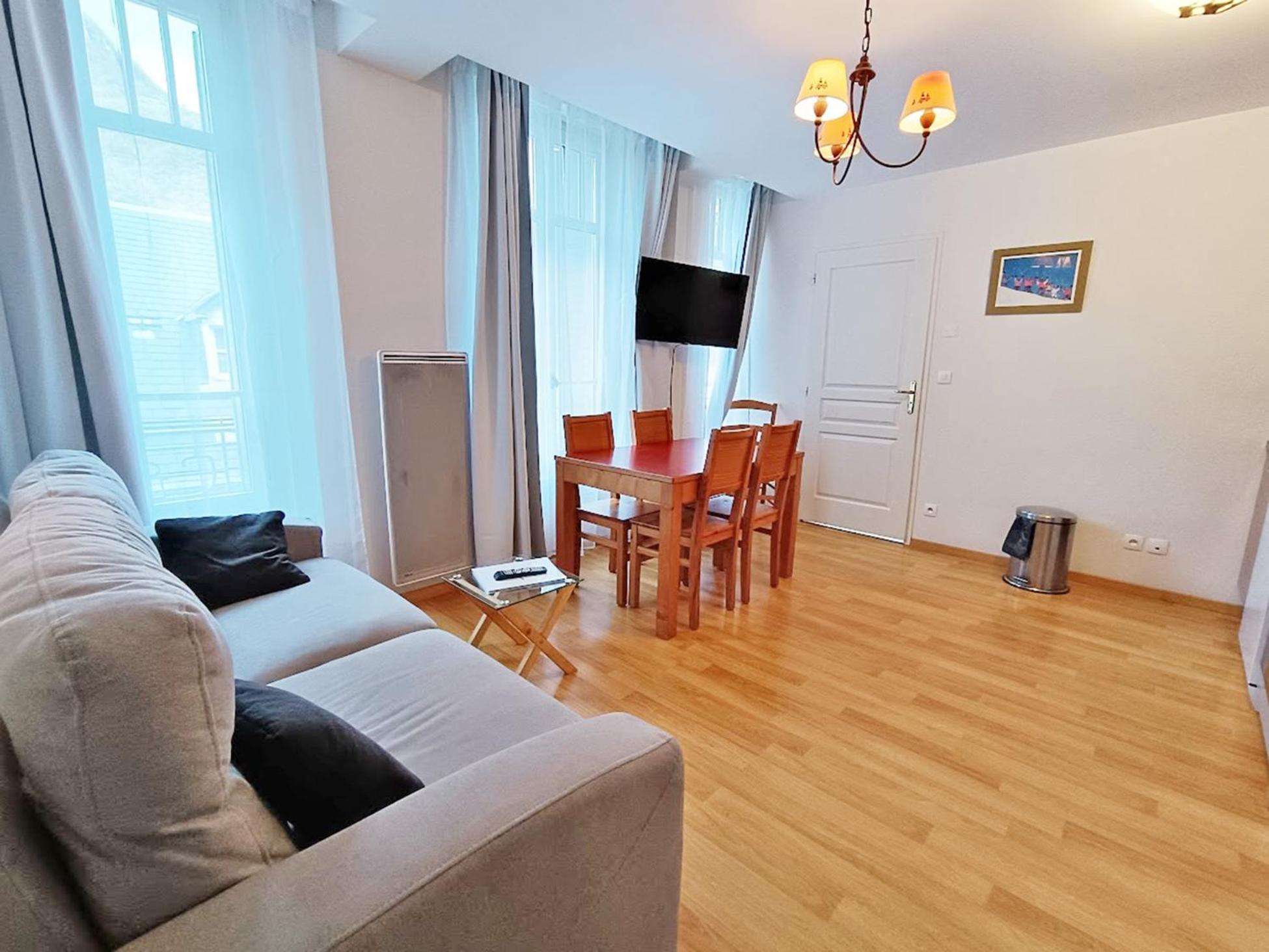 Ferienwohnung Il Etait Une Fois Luchon, T2, Centre Luchon, Wifi, Casier A Skis, Ascenseur, 4 Personnes Bagnères-de-Luchon Exterior foto