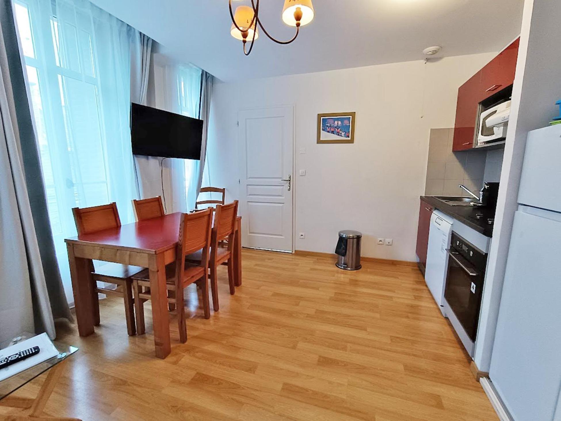 Ferienwohnung Il Etait Une Fois Luchon, T2, Centre Luchon, Wifi, Casier A Skis, Ascenseur, 4 Personnes Bagnères-de-Luchon Exterior foto